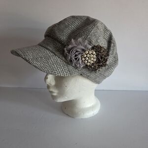 Elegant Gray Tweed Cap with Floral Accent